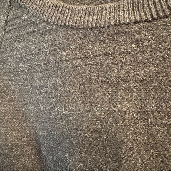 J.Crew Women’s M Med Slim Charcoal Gray Textured Crewneck Pullover Sweatshirt - Picture 4 of 4